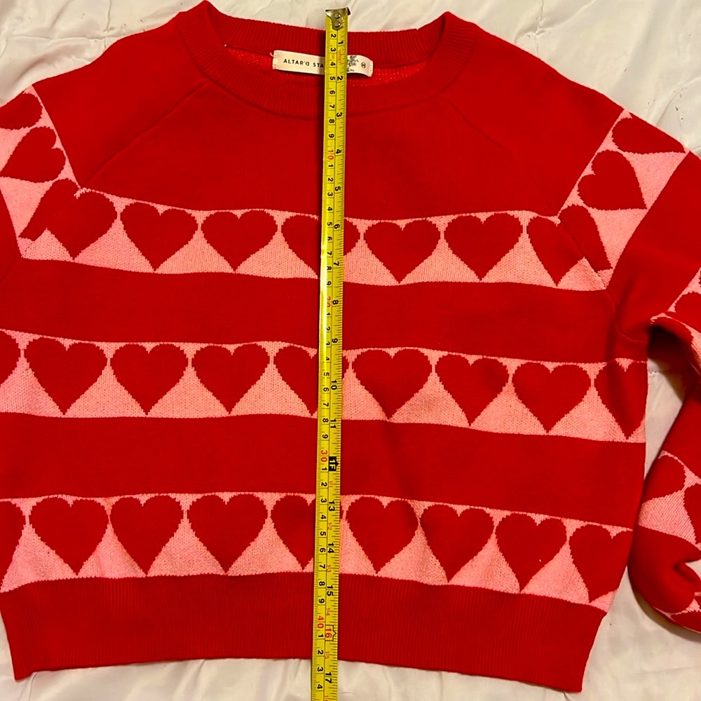 Red Heart Pattern Semi-Cropped Sweater - Picture 6 of 6